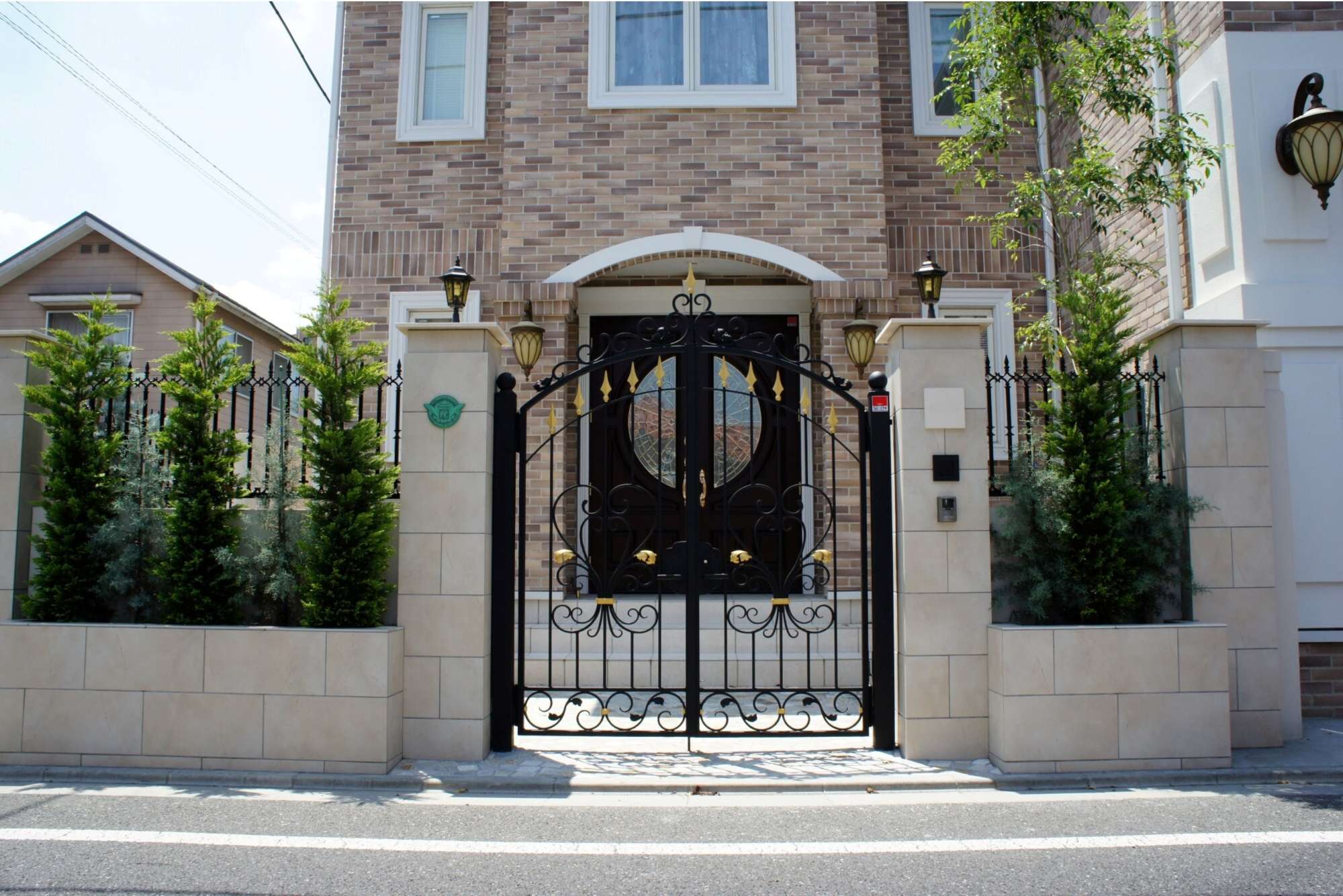 英国風、門柱、門扉、