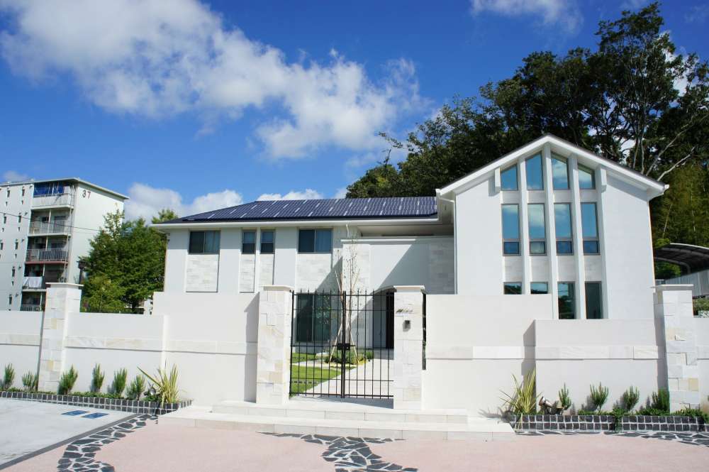 重厚感ある門構え