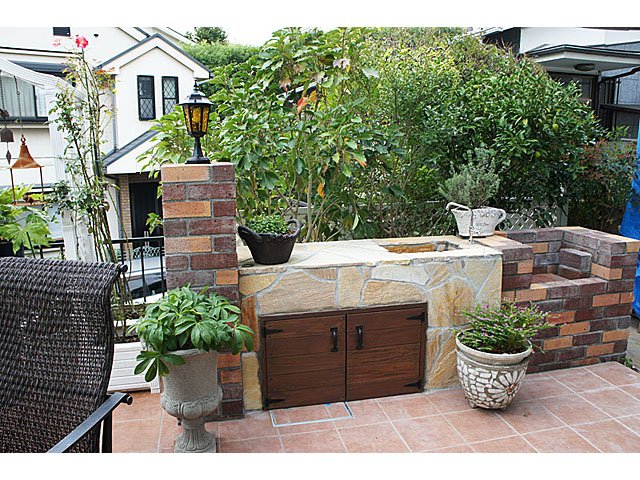 コンロ付きガーデンキッチンでBBQを