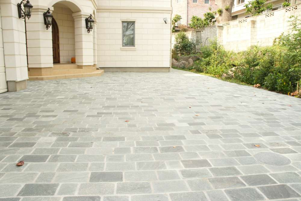 広々したエントランスの外構工事