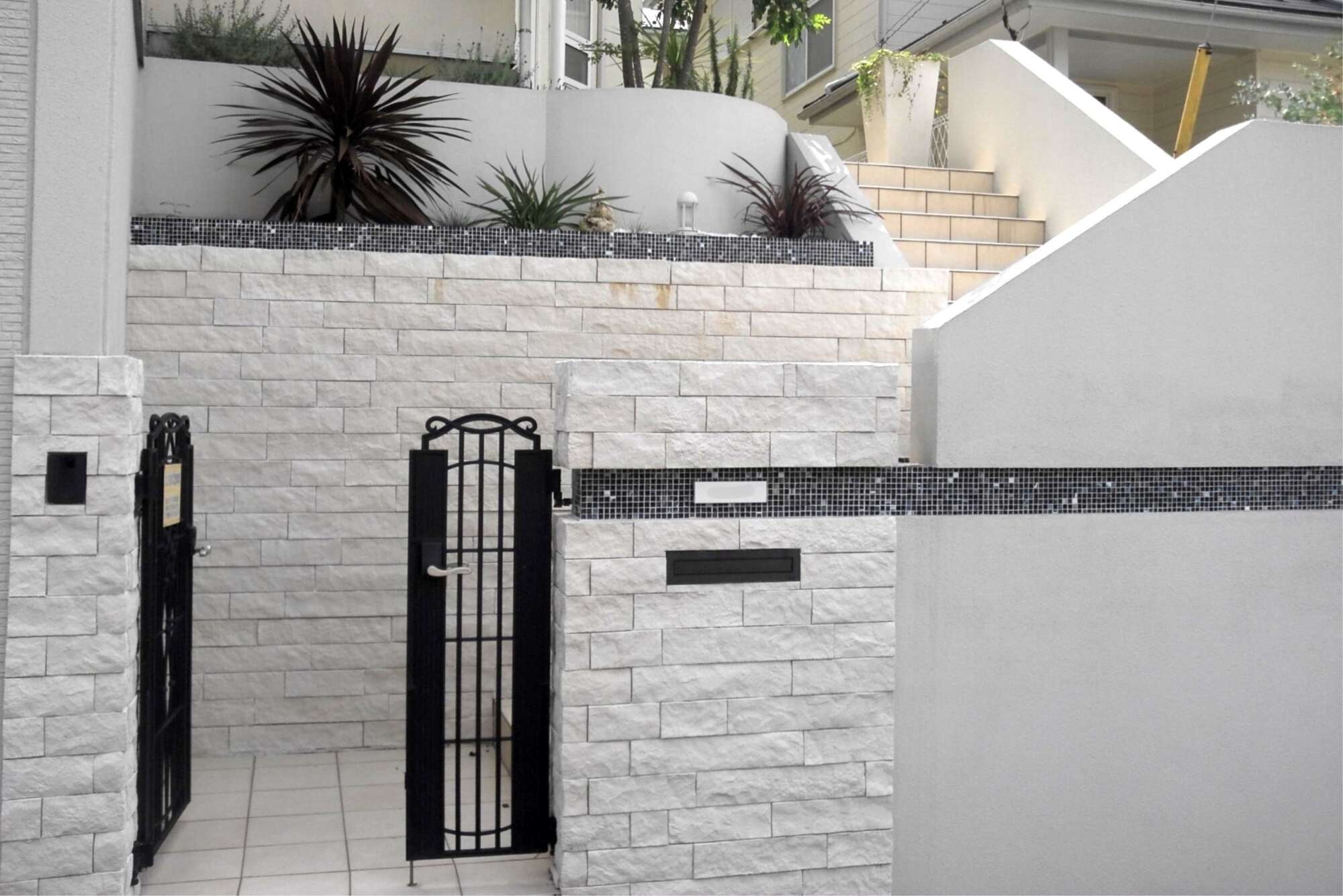 モノトーンな外構