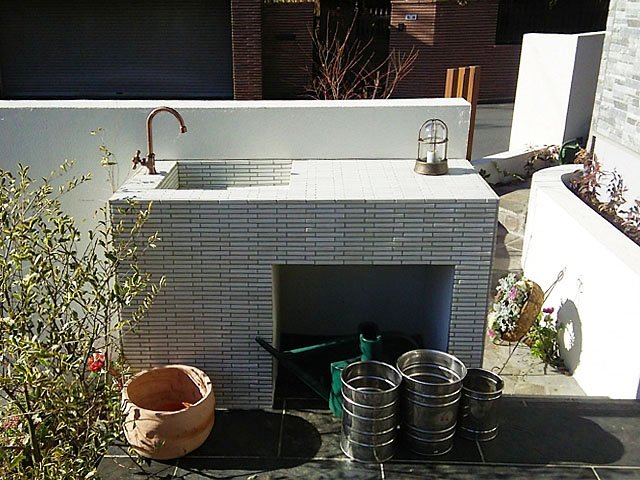 ガーデンキッチンのあるオープンなお庭